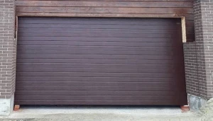 Металлические секционные ворота серии rsd02lux (люкс) DoorHan цвет коричневый ral 8017